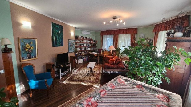 Elad� 141 nm-es h�z Eger