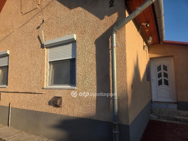 Elad� 141 nm-es h�z Tiszap�sp�ki