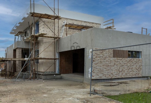 Elad� 142 nm-es h�z Sz�kesfeh�rv�r