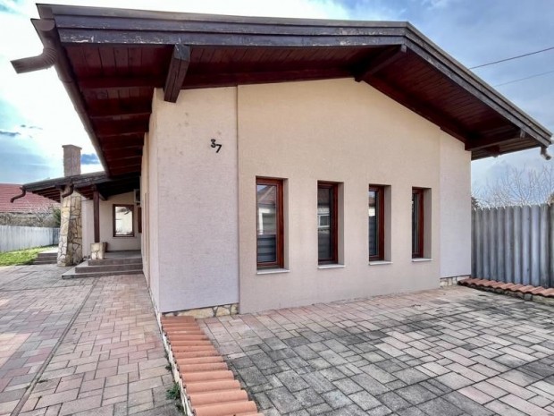 Elad� 143 nm-es �jszer� �llapot� Csal�di h�z Nagyk�ta