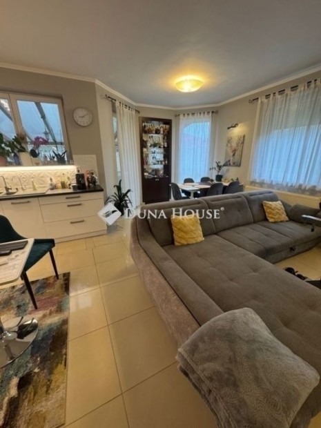 Elad� 144 nm-es h�z Debrecen