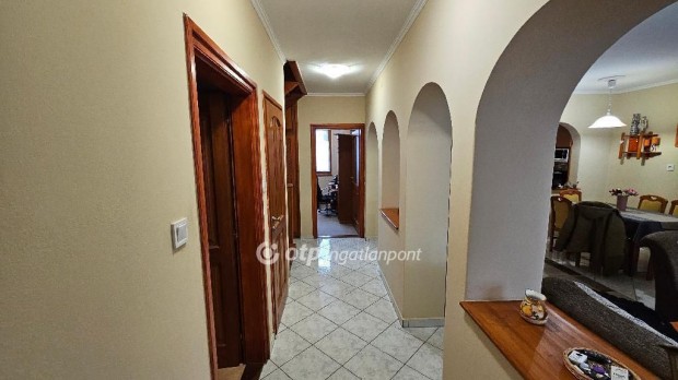 Elad� 144 nm-es h�z G�rdony