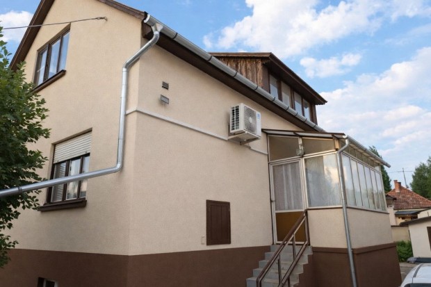 Elad� 145 nm-es Csal�di h�z Kecskem�t