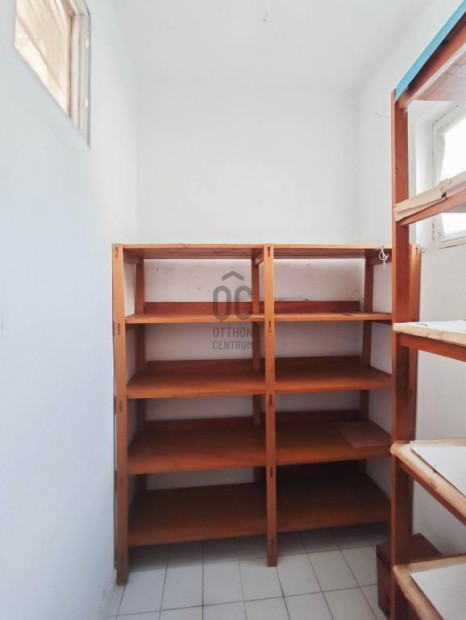 Elad� 145 nm-es h�z Kom�rom