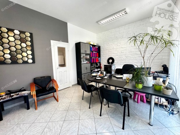 Elad� 145 nm-es �zlethelyis�g Sikl�s