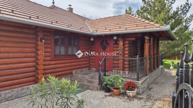 Elad� 147 nm-es h�z Kecskem�t