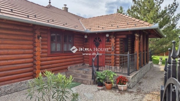 Elad� 147 nm-es h�z Kecskem�t