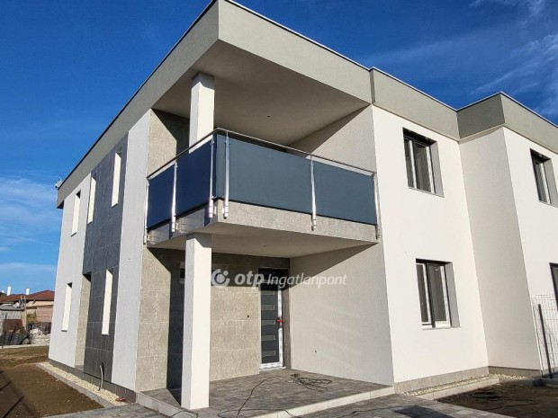 Elad� 148 nm-es h�z Si�fok