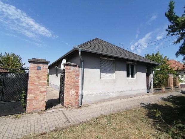 Elad 149 nm-es Feljtand Csaldi hz Kiskrs Vast Krnyke