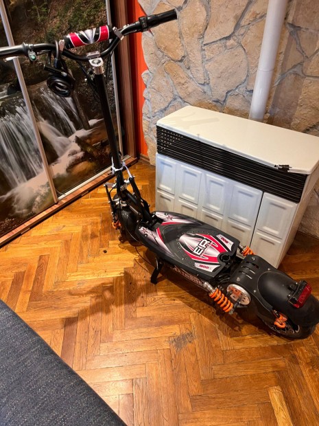 Eladó 1500W-os Elektromos Roller Vadi új akkuval, 70 km/h