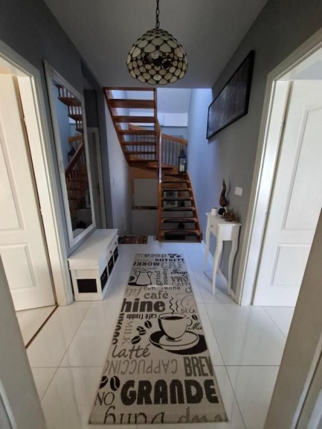 Elad� 150 nm-es h�z Csat�r