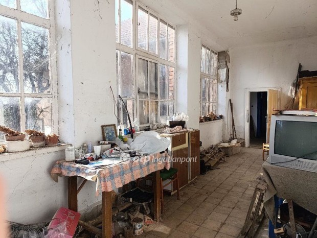 Elad� 150 nm-es h�z Szeged