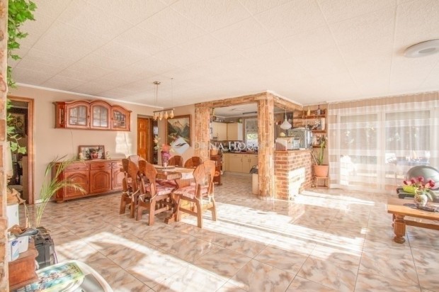 Elad� 150 nm-es h�z �ll�