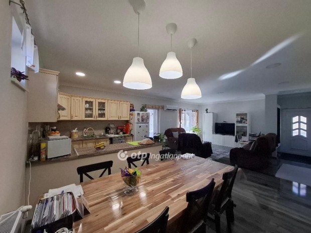 Elad� 150 nm-es h�z Verpel�t