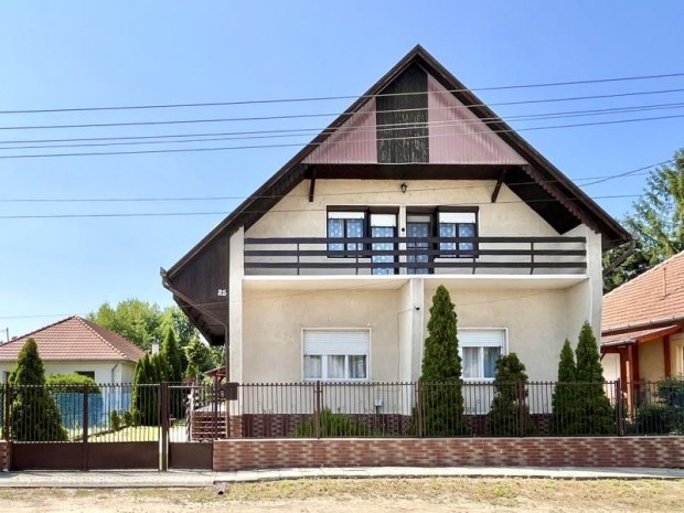 Elad� 153 nm-es Csal�di h�z Nagyk�ta