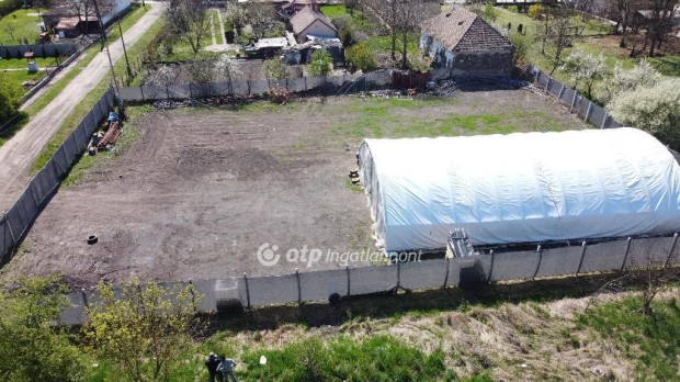 Elad� 1546 nm-es telek Poroszl�