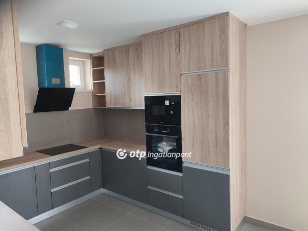 Elad� 156 nm-es h�z Hajd�szoboszl�