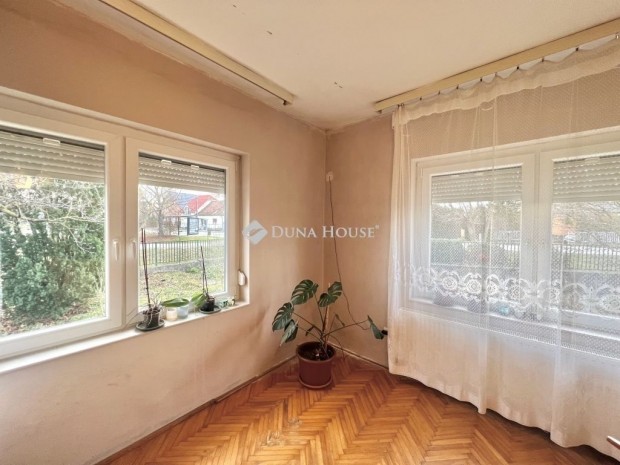 Elad� 156 nm-es h�z Veszpr�m