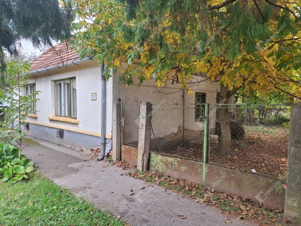 Elad� 1579 m-es K�zm�ves�tett Telek �jk�ren, Bontand� Lak��p�lettel