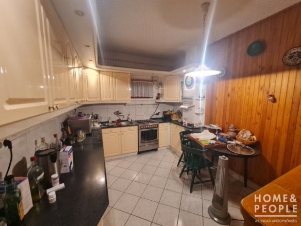 Elad� 158 nm-es Csal�di h�z H�dmez�v�s�rhely