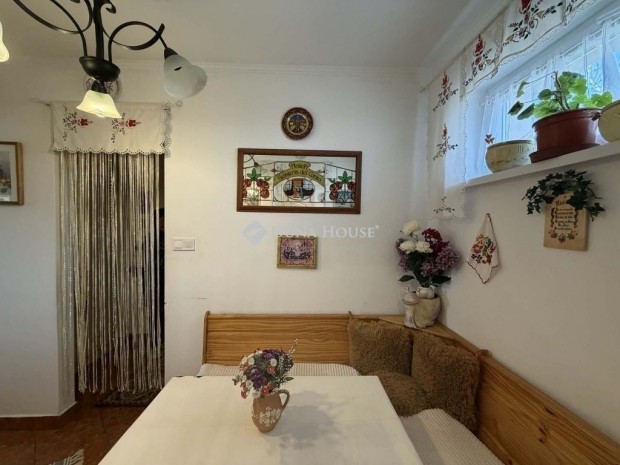 Elad� 158 nm-es h�z Pilis