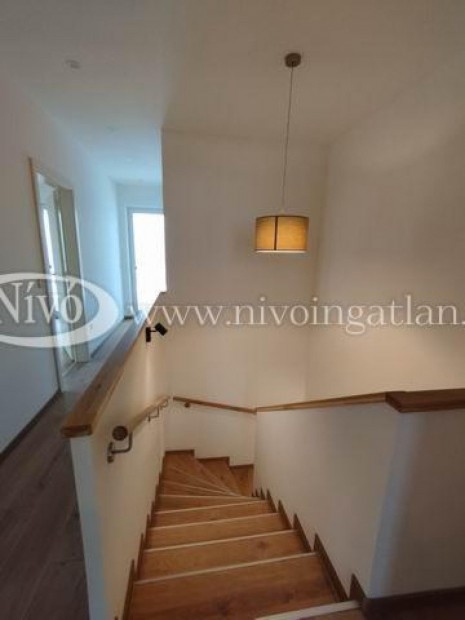 Elad� 158 nm-es t�gla lak�s Veszpr�m