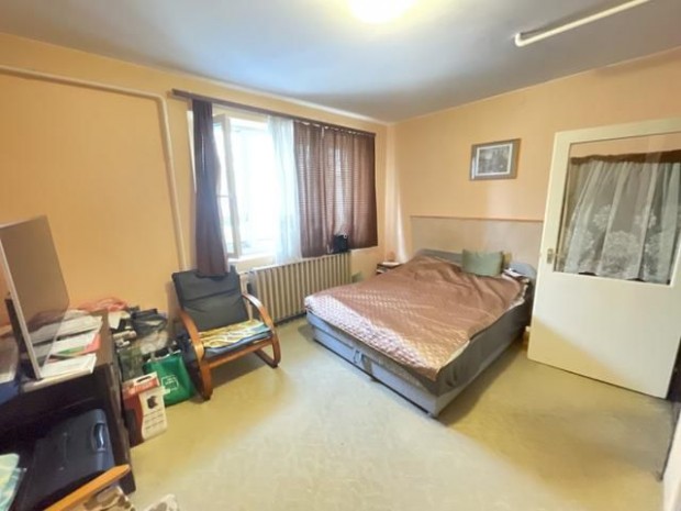 Elad� 159 nm-es Csal�di h�z Paks