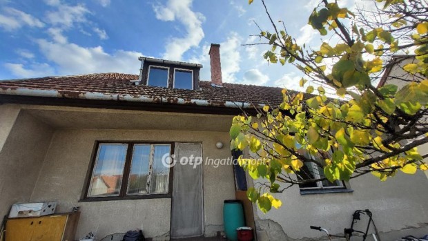 Elad� 159 nm-es h�z J�szber�ny