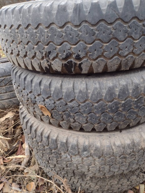 Elad 15 Zoll Bridgestone offroad gumik!