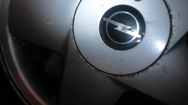 Elad 15"-os Opel alufelni nyri gumikkal