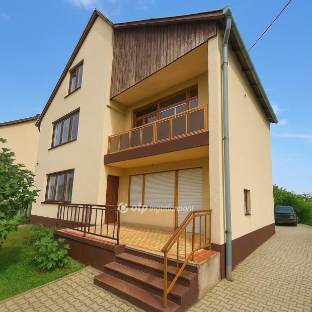 Elad� 160 nm-es h�z Als�n�medi