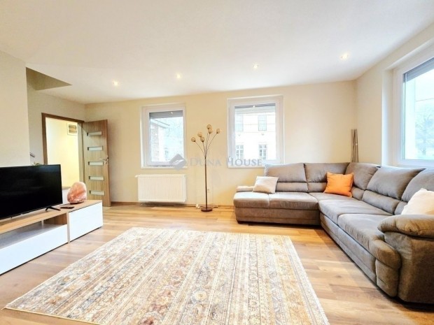 Elad� 160 nm-es h�z Hossz�het�ny