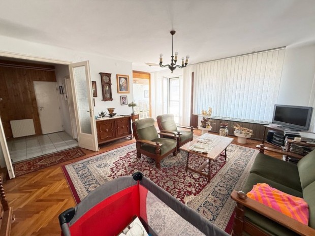 Elad� 162 nm-es Fel�j�tand� Csal�di h�z Paks