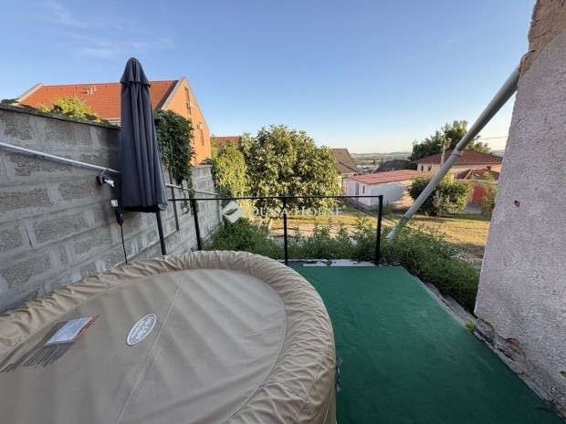 Elad� 162 nm-es h�z P�cs