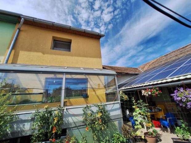 Elad� 164 nm-es Fel�j�tott Csal�di h�z H�dmez�v�s�rhely Damjanich