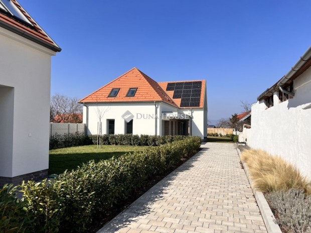 Elad� 164 nm-es h�z Veszpr�m