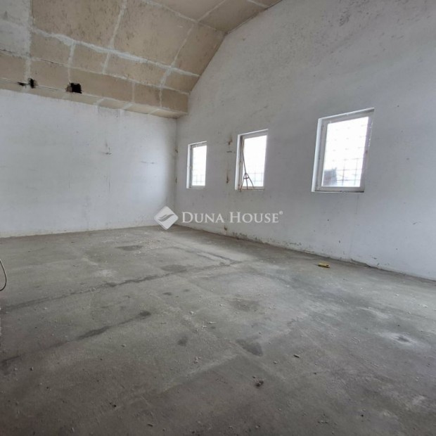 Elad� 165 nm-es h�z Biharkeresztes