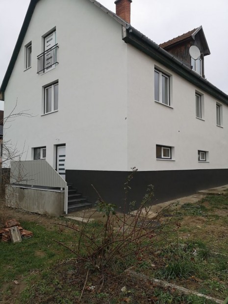 Elad� 165 nm-es h�z Kisv�rda