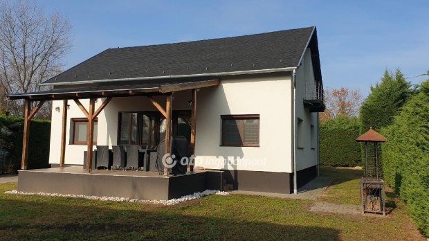 Elad� 166 nm-es h�z Balatonf�ldv�r