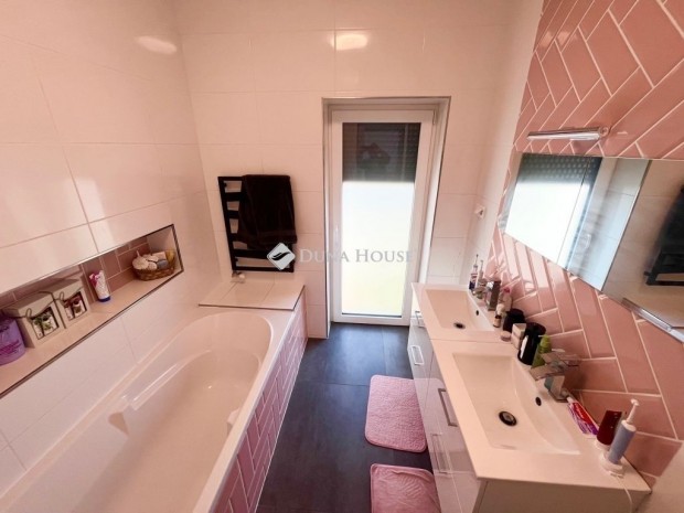 Elad� 166 nm-es h�z K�sz�rhegy