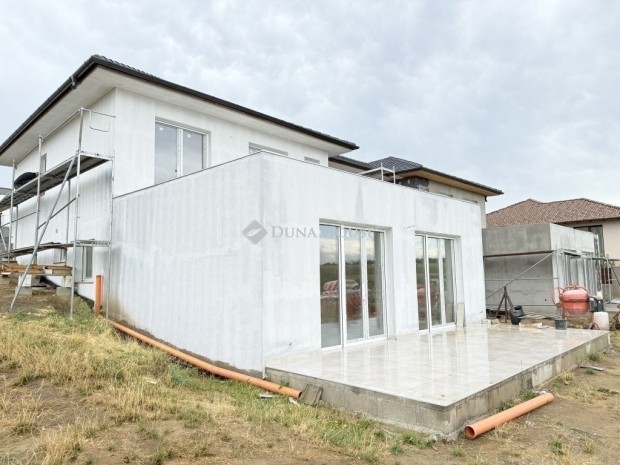 Elad� 166 nm-es h�z P�cel