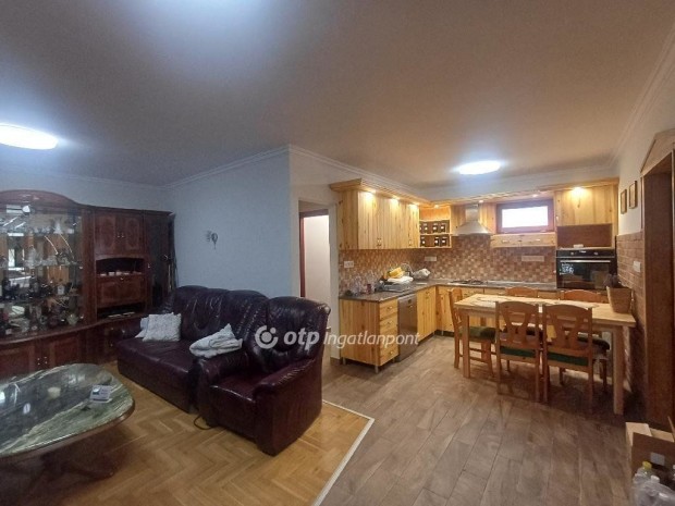 Elad� 168 nm-es h�z �csa