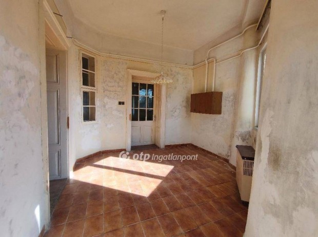 Elad� 168 nm-es lak�s Kunszentm�rton #5182483