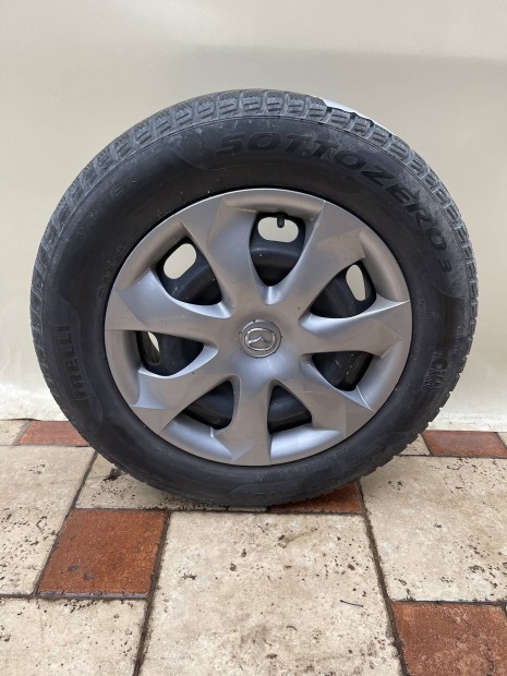 Elad� 16"-os Mazda lemezfelni szett gy�ri d�szt�rcs�kkal