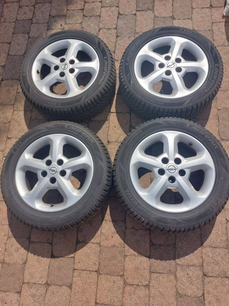 Eladó 16 colos Opel alufelni szett megkímélt állapotban, téli gumikkal