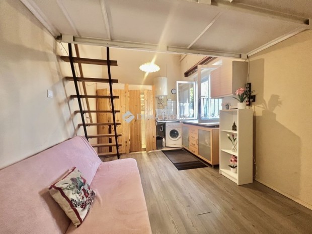 Elad� 16 nm-es lak�s Balatonf�zf�