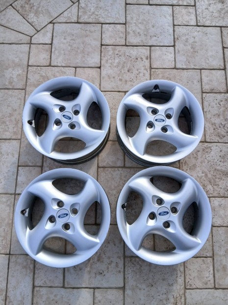 Elad� 16os Gy�ri Ford alufelniszett
