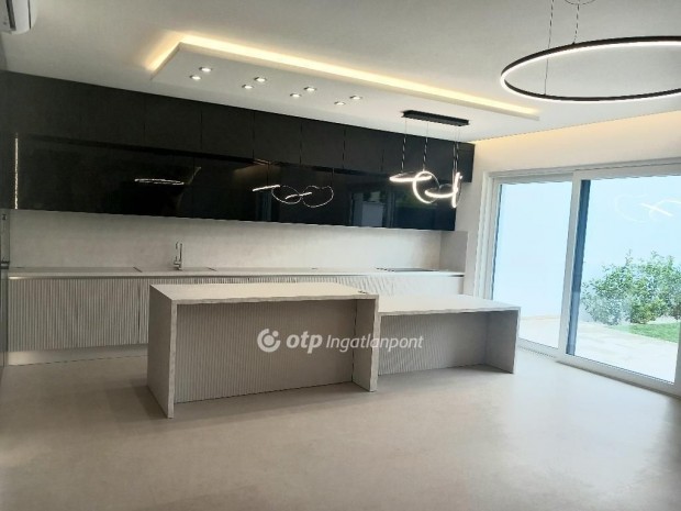 Elad� 170 nm-es h�z Debrecen