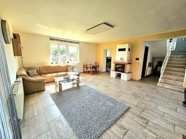 Elad� 171 nm-es h�z D�legyh�za