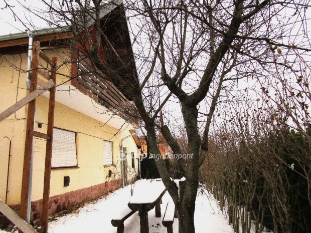 Elad� 172 nm-es h�z Balatonbogl�r